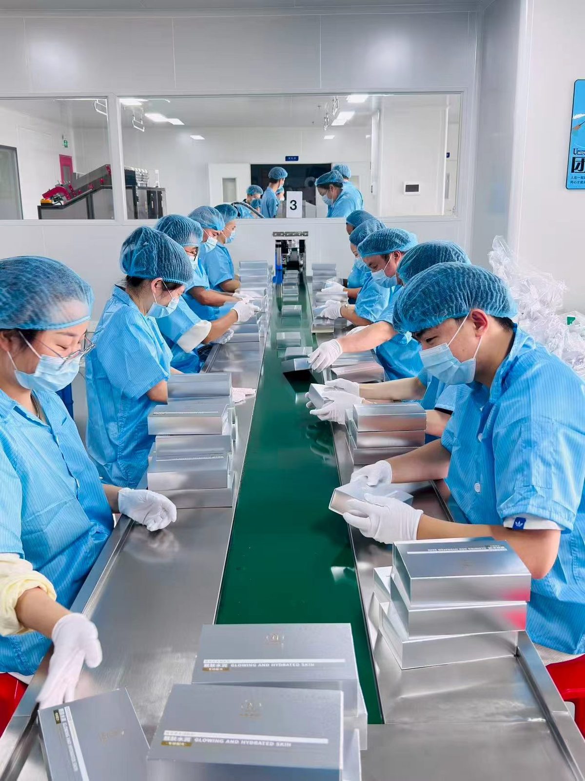 Filling and packaging line workers